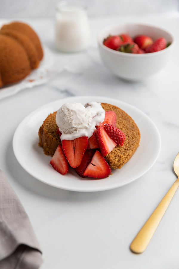 Pound Cake with Strawberries and Whip Cream (Coco Whip)